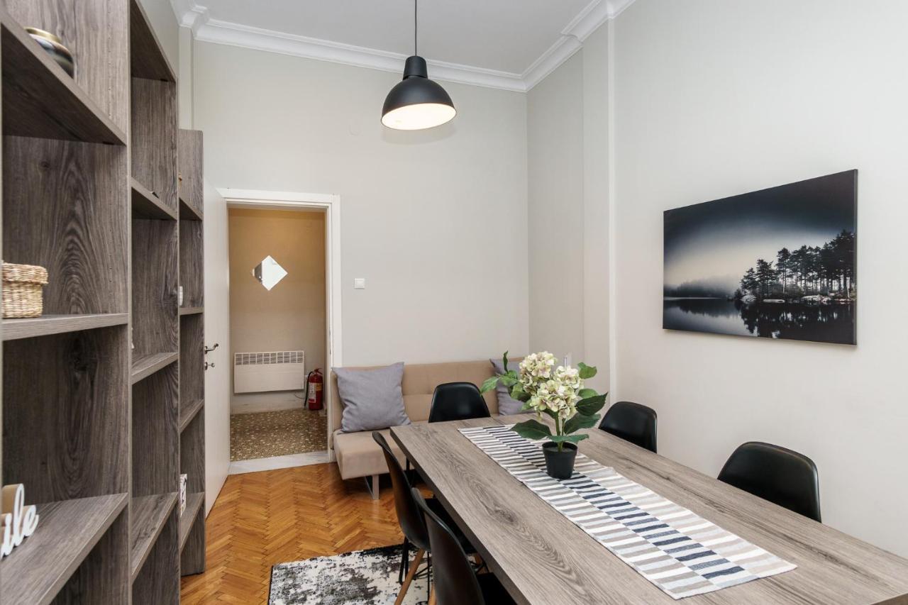 C.4 Red Rose #Colony_Central_Apartment Tesalonika Bagian luar foto