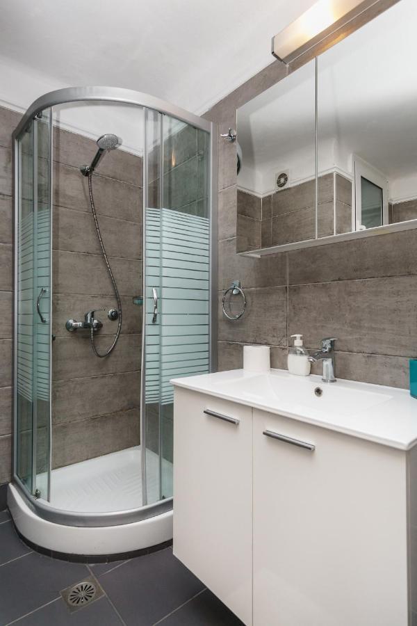 C.4 Red Rose #Colony_Central_Apartment Tesalonika Bagian luar foto