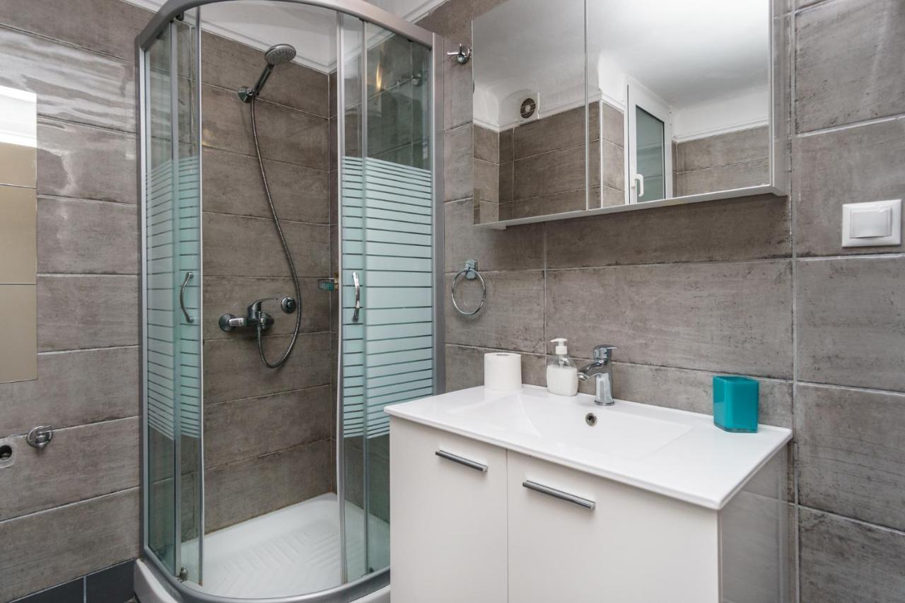C.4 Red Rose #Colony_Central_Apartment Tesalonika Bagian luar foto